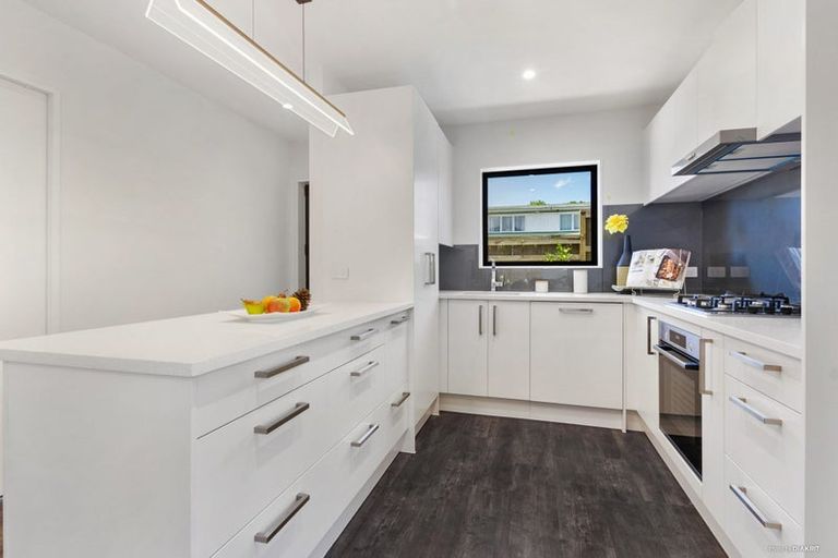 Photo of property in 2b Lucinda Place, Glen Eden, Auckland, 0602