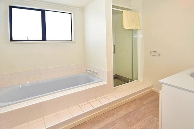 Photo of property in 54a The Circle, Manly, Whangaparaoa, 0930