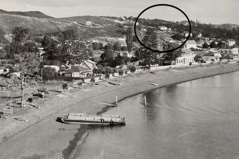 Photo of property in 13 Robertson Street, Russell, 0202