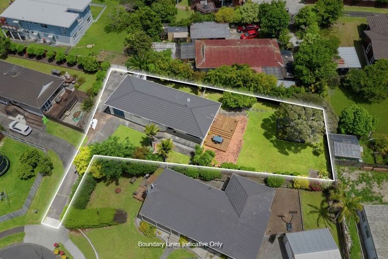Photo of property in 11 Towra Place, Botany Downs, Auckland, 2010