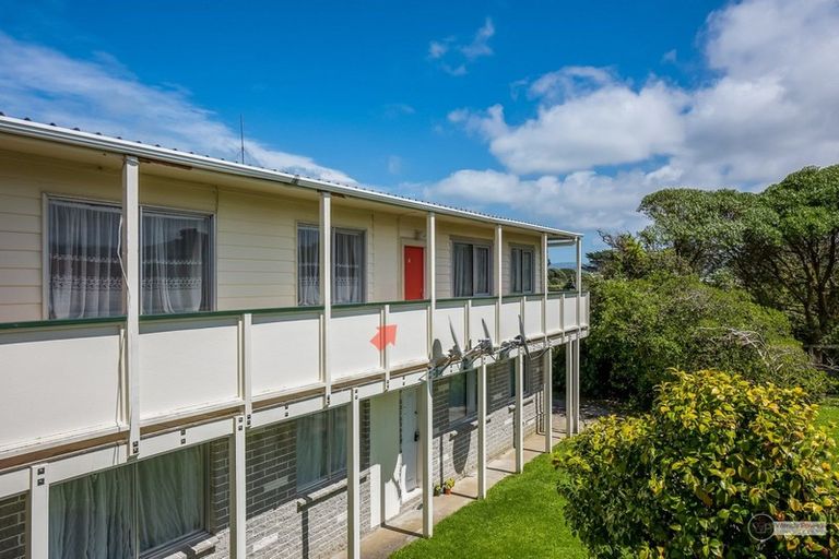 Photo of property in 9/19 Pirie Crescent, Moera, Lower Hutt, 5010