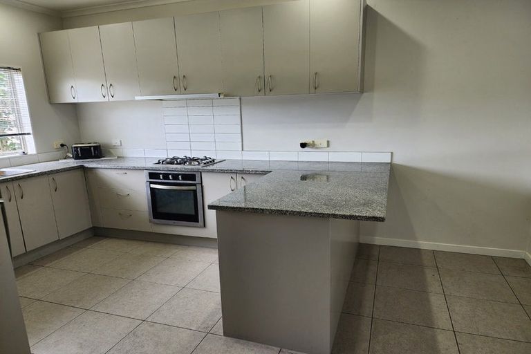 Photo of property in 3/10 Salford Crescent, Flat Bush, Auckland, 2019