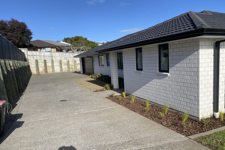 Photo of property in 8 Albatross Lane, Welcome Bay, Tauranga, 3112