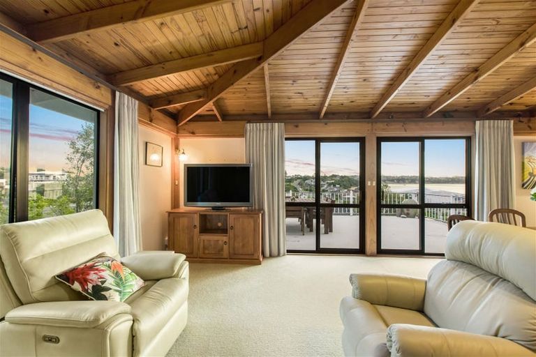 Photo of property in 65 De Luen Avenue, Tindalls Beach, Whangaparaoa, 0930