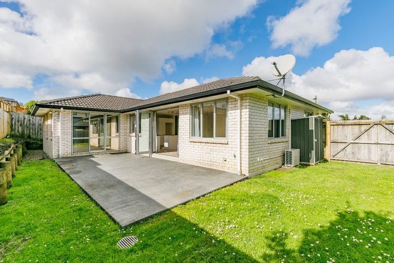 Photo of property in 15 Karika Place, Massey, Auckland, 0614