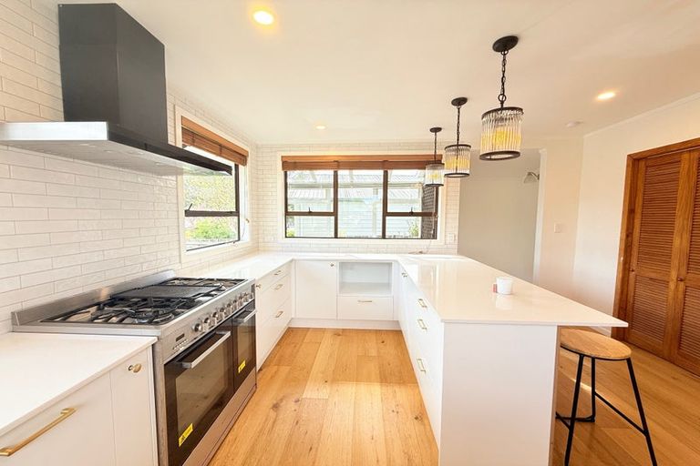 Photo of property in 12 Sherrybrooke Place, Sunnyvale, Auckland, 0612