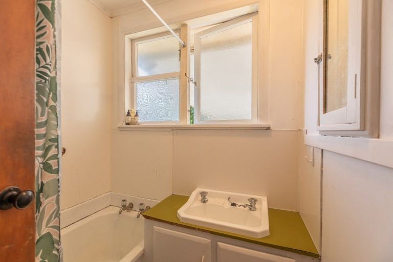 Photo of property in 1238 Cunningham Crescent, Mayfair, Hastings, 4122