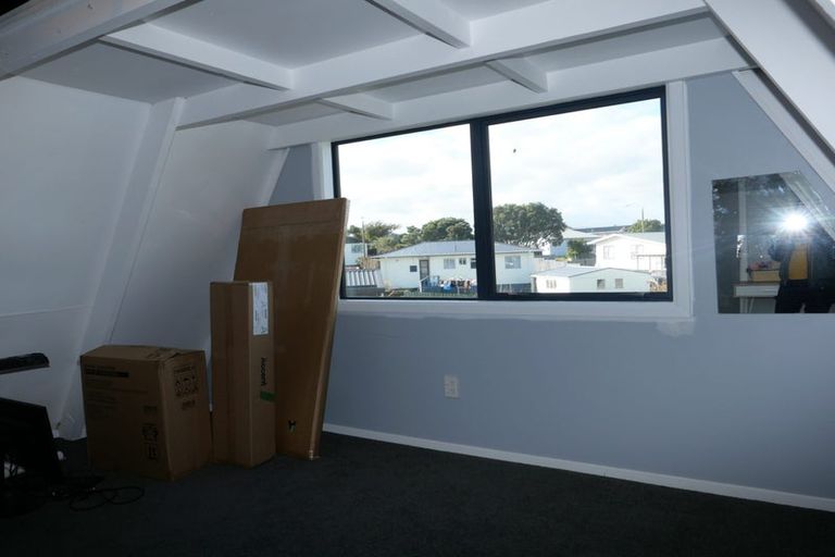 Photo of property in 9 Toporoa View, Ascot Park, Porirua, 5024