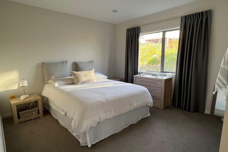 Photo of property in 70 Headland Drive, Long Bay, Auckland, 0630