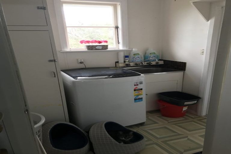 Photo of property in 47 Davidson Crescent, Tawa, Wellington, 5028