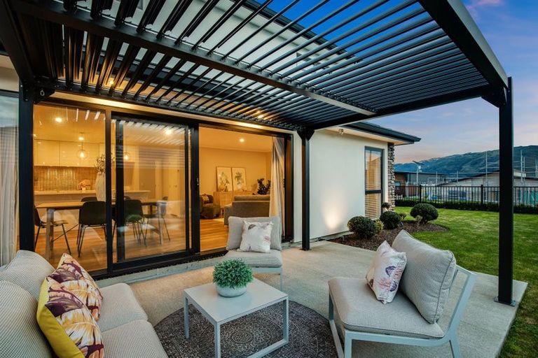 Photo of property in 11 Te Hoiere Street, Aotea, Porirua, 5024