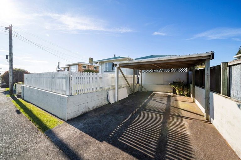 Photo of property in 4 Rosendale Avenue, Spotswood, New Plymouth, 4310