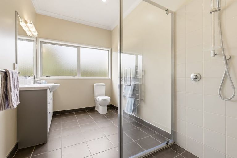 Photo of property in 2/17 Tremaine Avenue, Two Mile Bay, Taupo, 3330