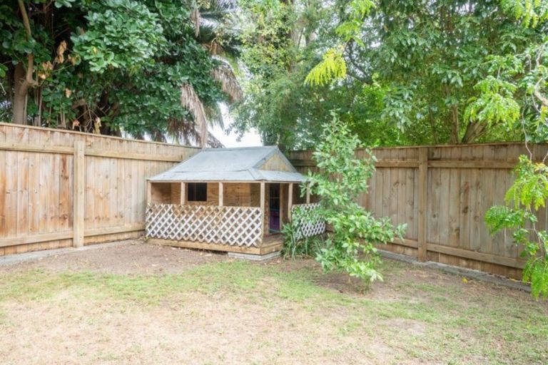 Photo of property in 14 Antrim Place, Hokowhitu, Palmerston North, 4410