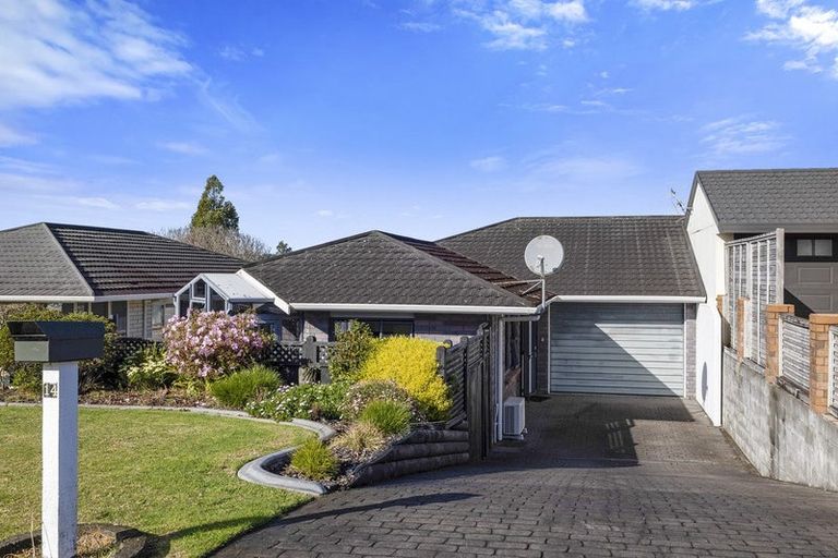 Photo of property in 14 Sandel Rise, Merrilands, New Plymouth, 4312