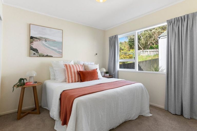 Photo of property in 2 Ladbrooke Drive, Newlands, Wellington, 6037