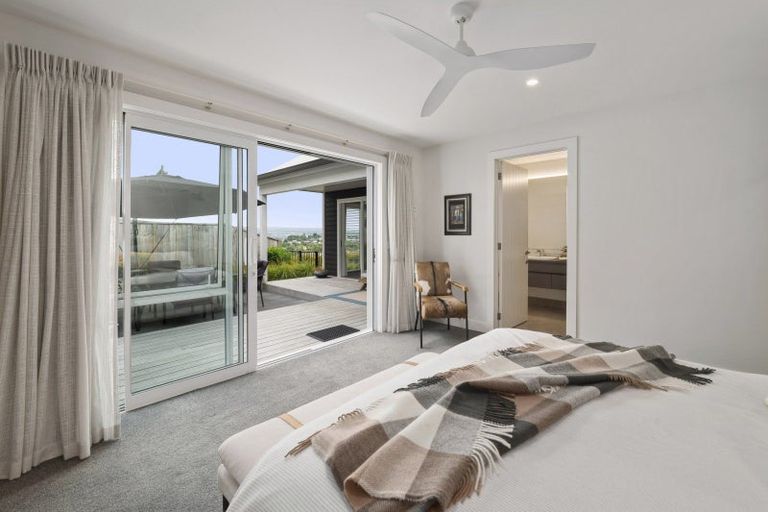 Photo of property in 5 Azalea Lane, Waipahihi, Taupo, 3330