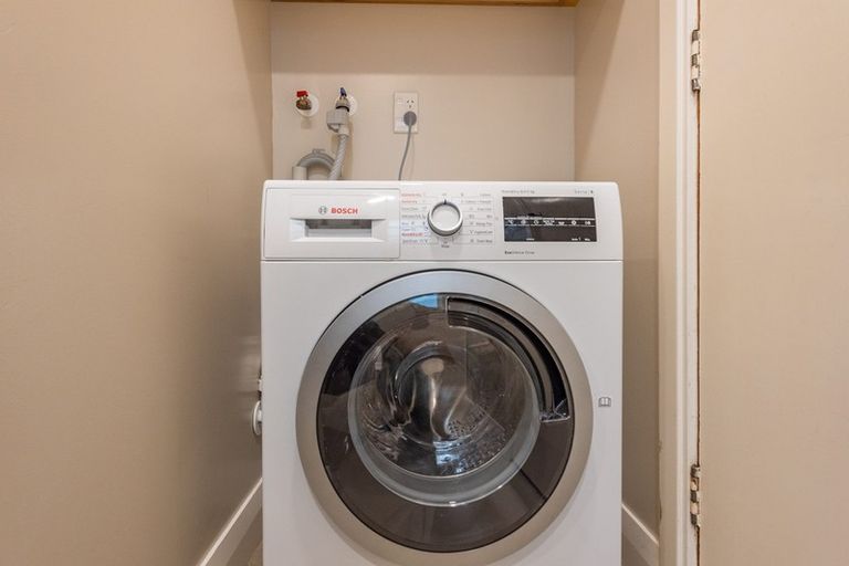 Photo of property in Ionian Flats, 123-125 Brougham Street, Mount Victoria, Wellington, 6011