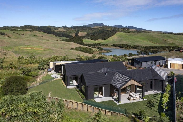 Photo of property in 3 Waipatukahu Lane, Raglan, 3225