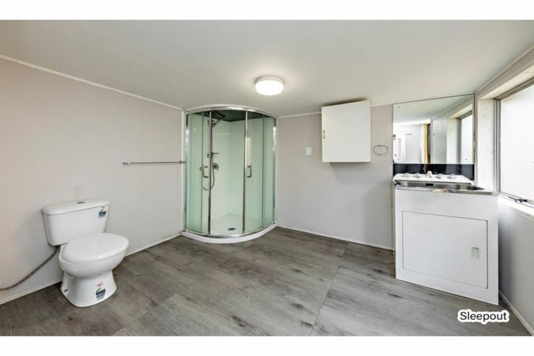 Photo of property in 11 Hinton Place, Weymouth, Auckland, 2103