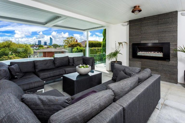 Photo of property in 1 Arthur Crescent, Hauraki, Auckland, 0622