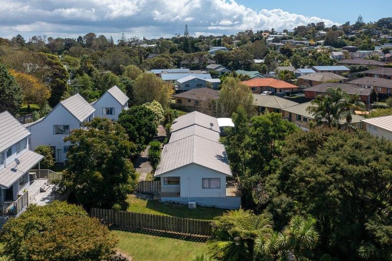 Photo of property in 6 Logan Lane, Stanmore Bay, Whangaparaoa, 0932