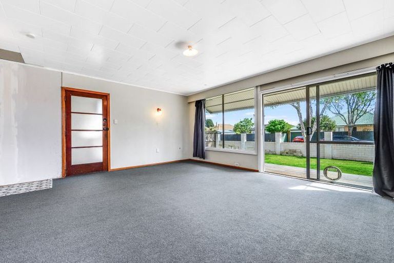 Photo of property in 42 Montgomery Crescent, Bader, Hamilton, 3206