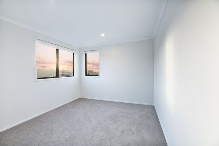 Photo of property in 27 Morus Road, Massey, Auckland, 0614