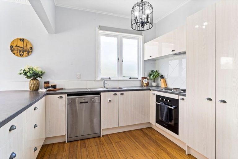 Photo of property in 464 Devonport Road, Tauranga South, Tauranga, 3112