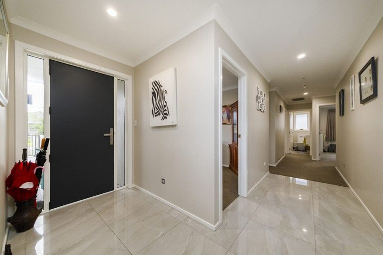 Photo of property in 6 Cyprus Place, Fitzherbert, Palmerston North, 4410