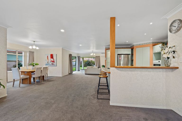 Photo of property in 4 Hunt Grove, Leamington, Cambridge, 3432