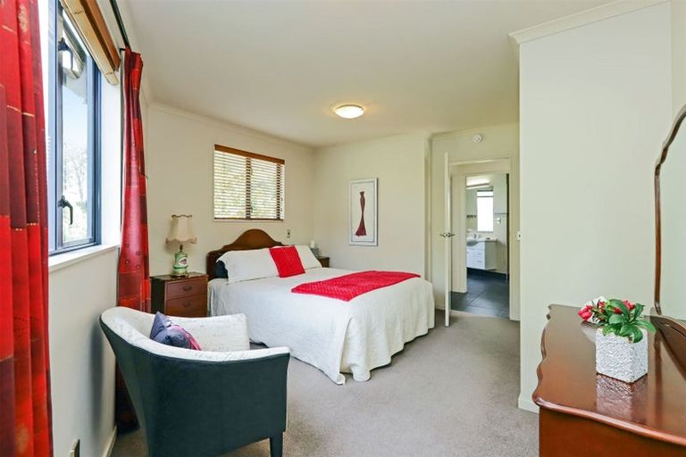 Photo of property in 5 Laing Cove, Havelock North, 4130