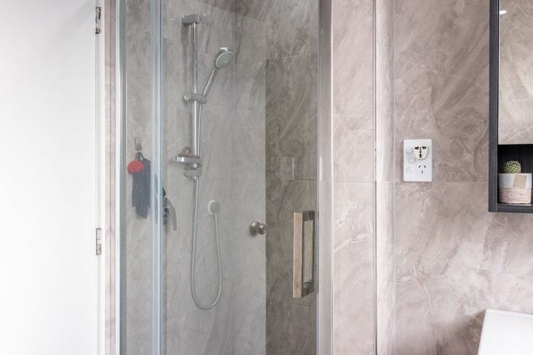 Photo of property in 2/17 Trimdon Street, Randwick Park, Auckland, 2105