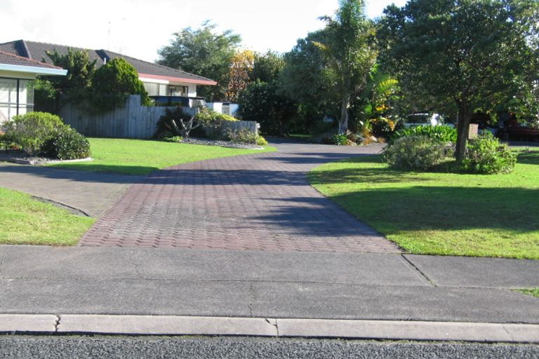 Photo of property in 11 Crampton Court, Orewa, 0931