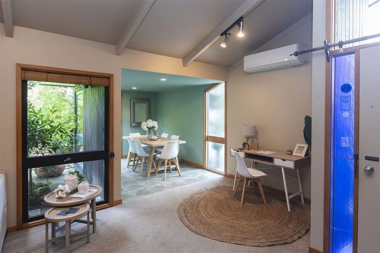 Photo of property in 20 Raekura Place, Redcliffs, Christchurch, 8081