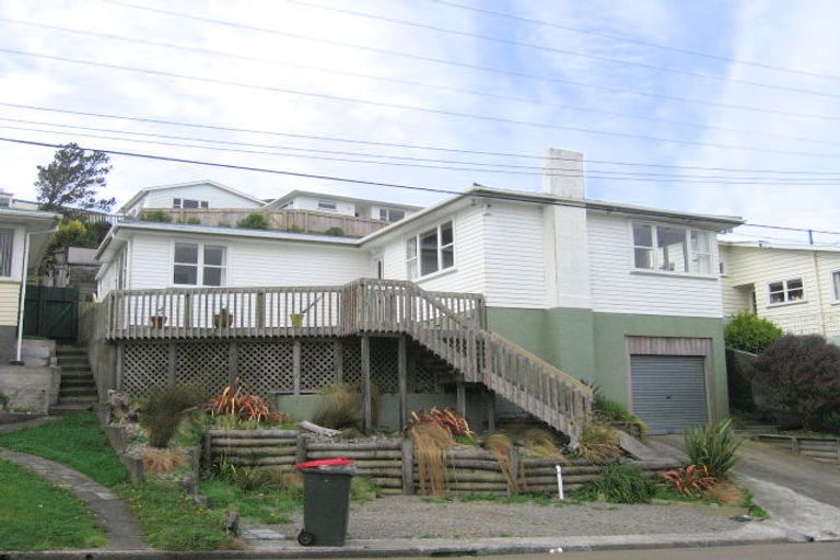 Photo of property in 12 Baylands Drive, Newlands, Wellington, 6037
