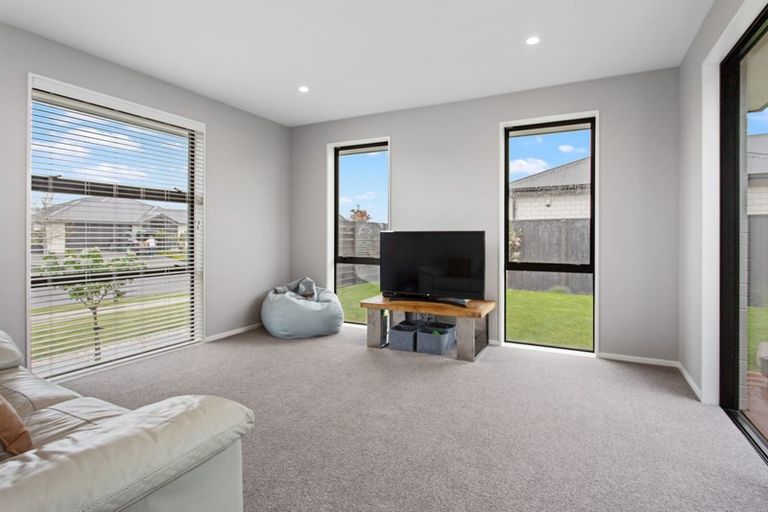 Photo of property in 76 Sutherland Drive, Kaiapoi, 7630