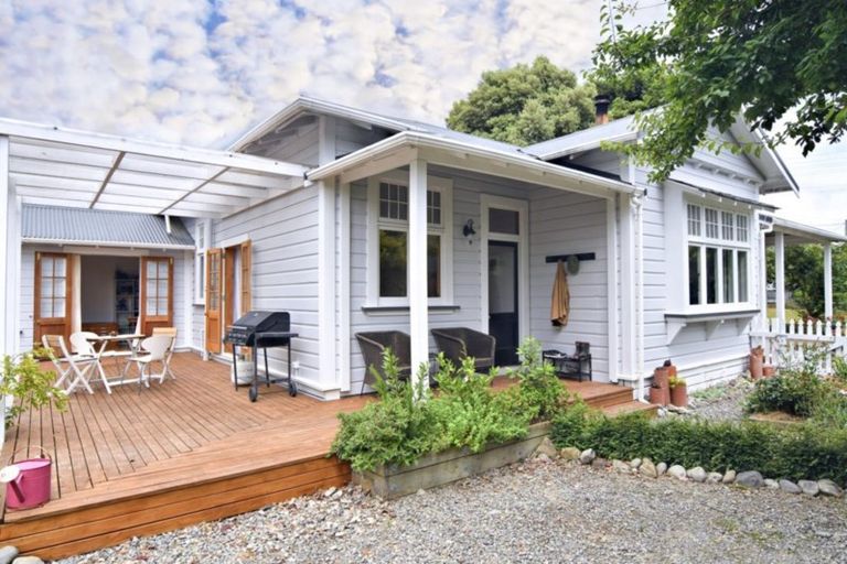 Photo of property in 270 High Street North, Carterton, 5713