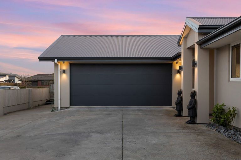 Photo of property in 4 Cyprus Place, Fitzherbert, Palmerston North, 4410