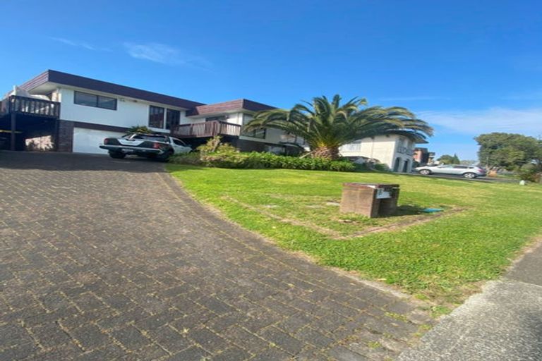 Photo of property in 18 Prince Regent Drive, Half Moon Bay, Auckland, 2012