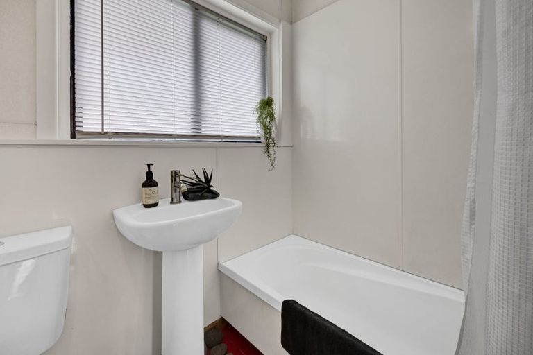 Photo of property in 15 Wrantage Street, Westown, New Plymouth, 4310