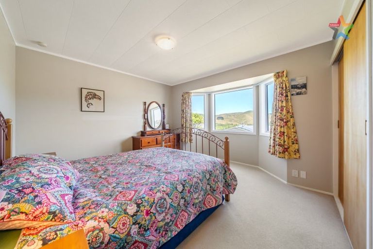Photo of property in 4 Tarras Grove, Kelson, Lower Hutt, 5010