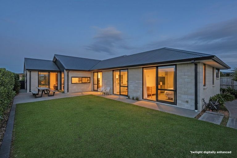 Photo of property in 6 Awatea Drive, Whitianga, 3510