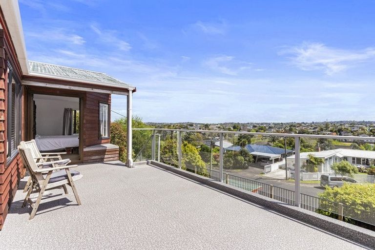 Photo of property in 8 Webb Place, Forrest Hill, Auckland, 0620