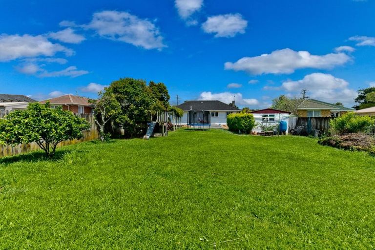 Photo of property in 18 Ward Crescent, Te Atatu Peninsula, Auckland, 0610