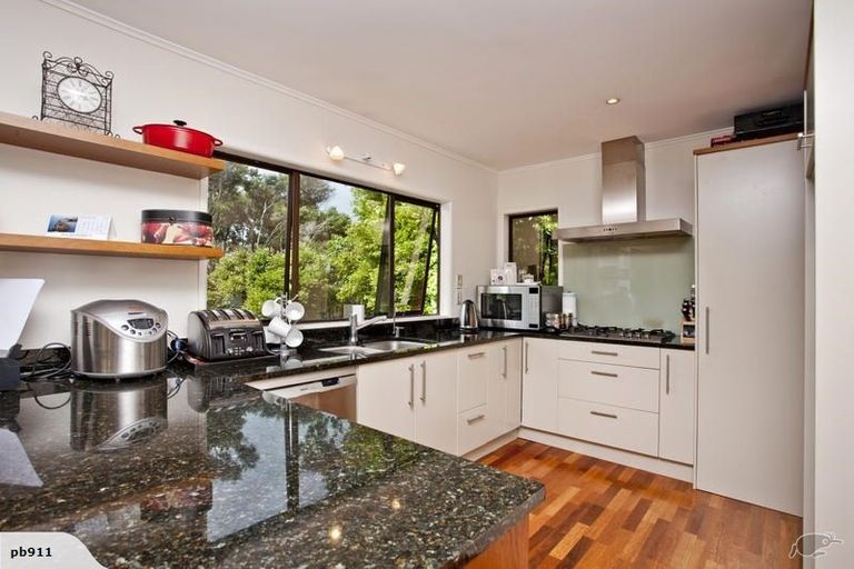 Photo of property in 20 Trelawny Place, Hillcrest, Auckland, 0627