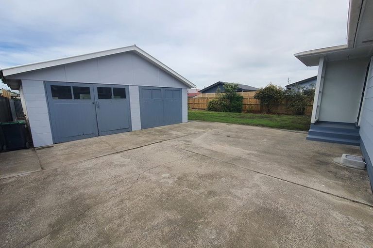 Photo of property in 12 Lambeth Crescent, Northcote, Christchurch, 8052