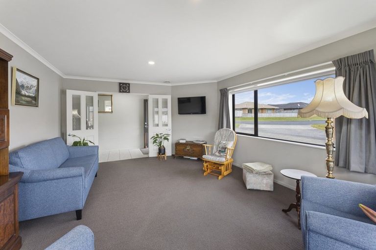 Photo of property in 15 Percy Kinsman Crescent, Riverstone Terraces, Upper Hutt, 5018