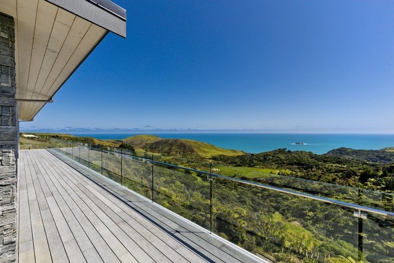 Photo of property in 110 Constable Road, Muriwai, Waimauku, 0881