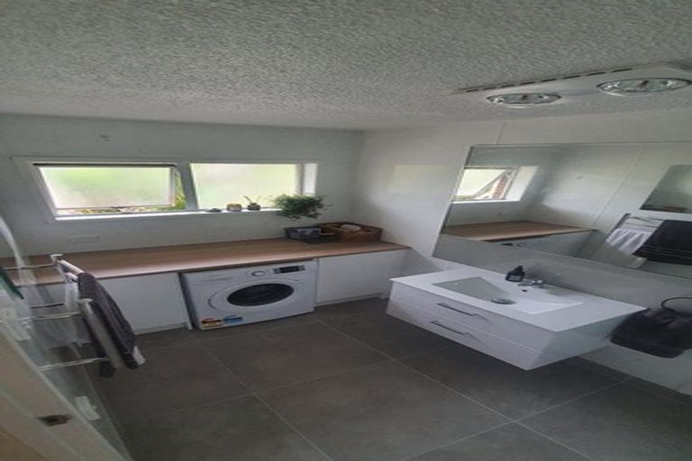 Photo of property in 1/132 Atkinson Road, Titirangi, Auckland, 0604